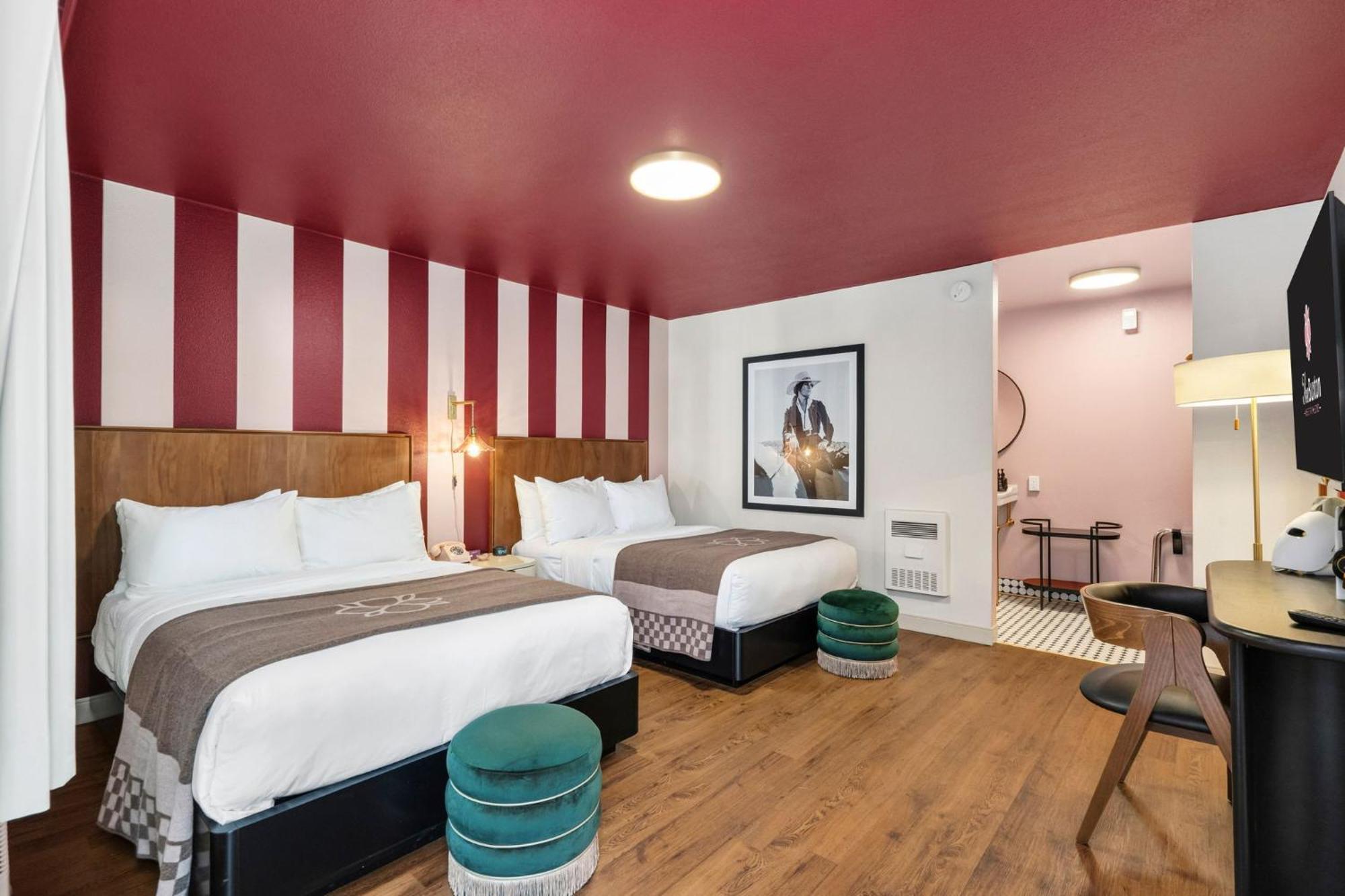 Double Room with Two Double Beds - Exterior Access/Non-Smoking