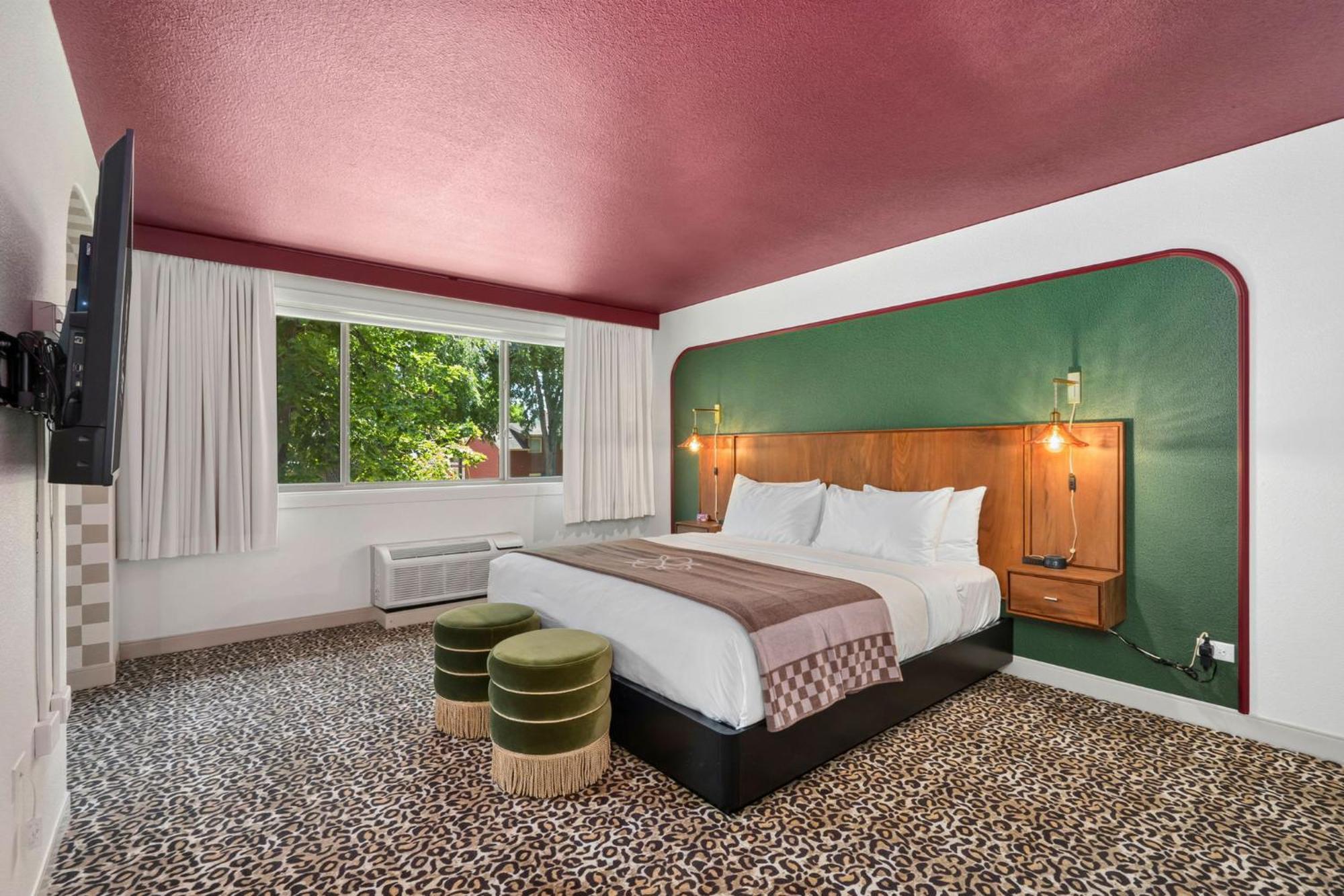 King Suite with Sofa Bed and Interior Access - Non-Smoking